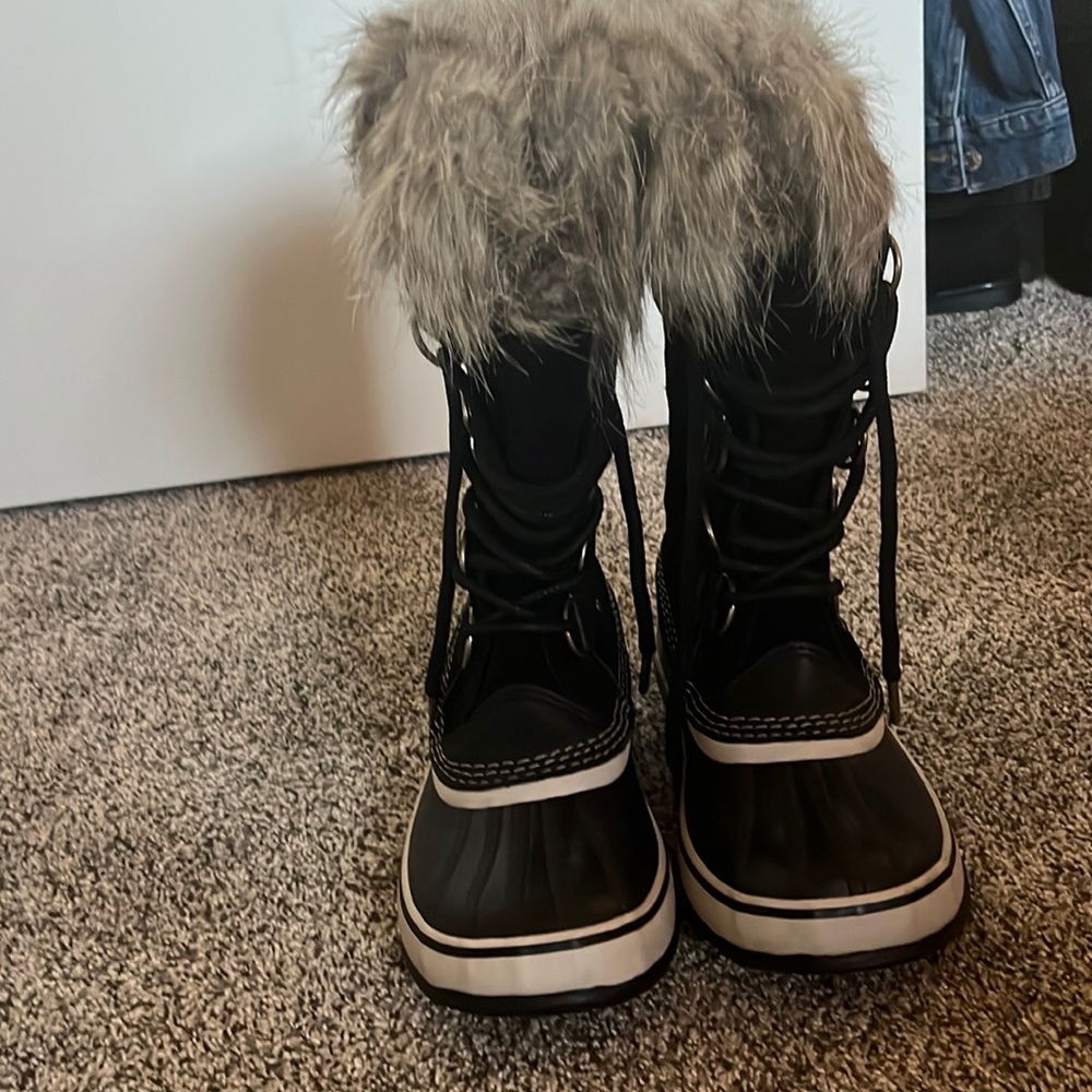 NWOT Joan Of Arctic Black Stone